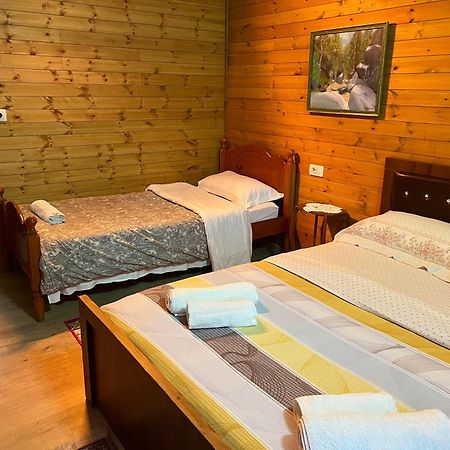 Bujtina Uji I Panjes, Log Cabins Dukat Eksteriør billede