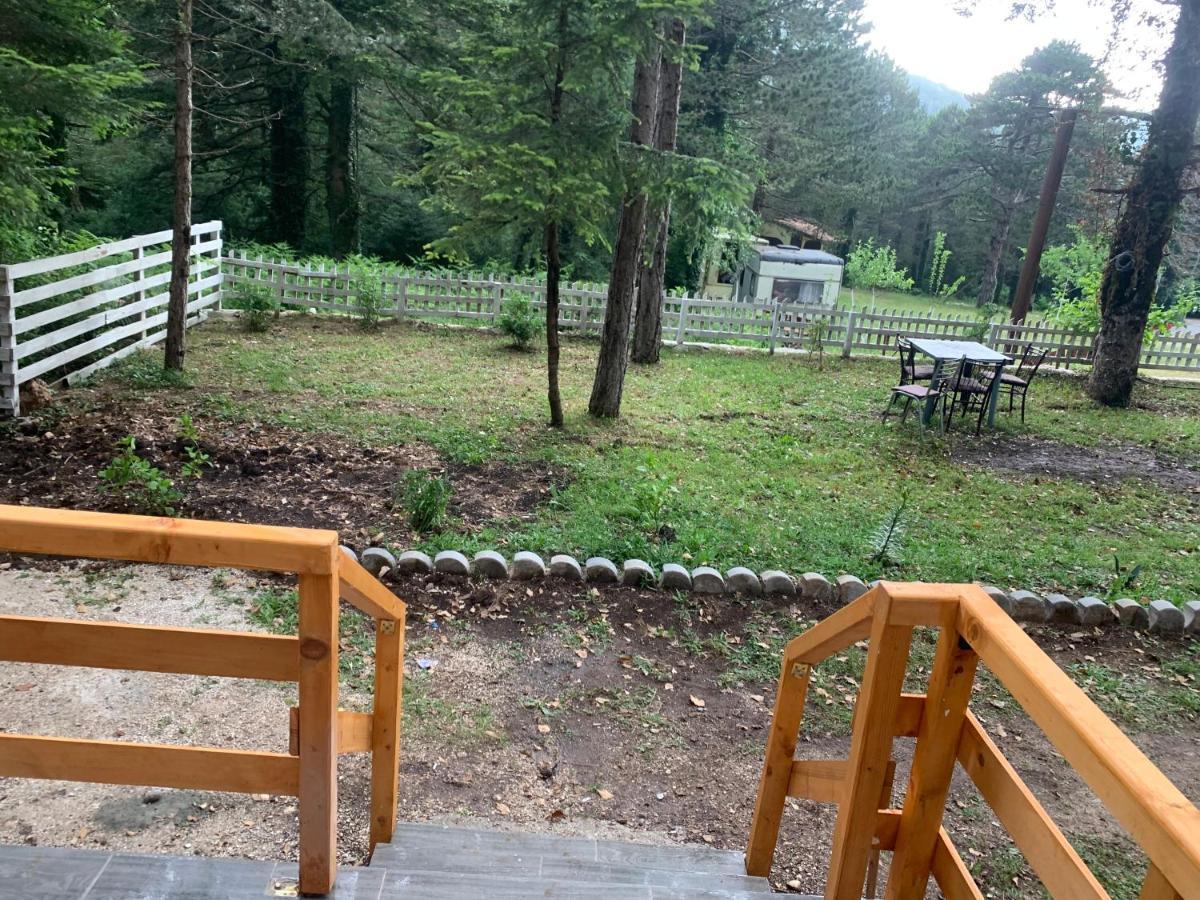 Bujtina Uji I Panjes, Log Cabins Dukat Eksteriør billede