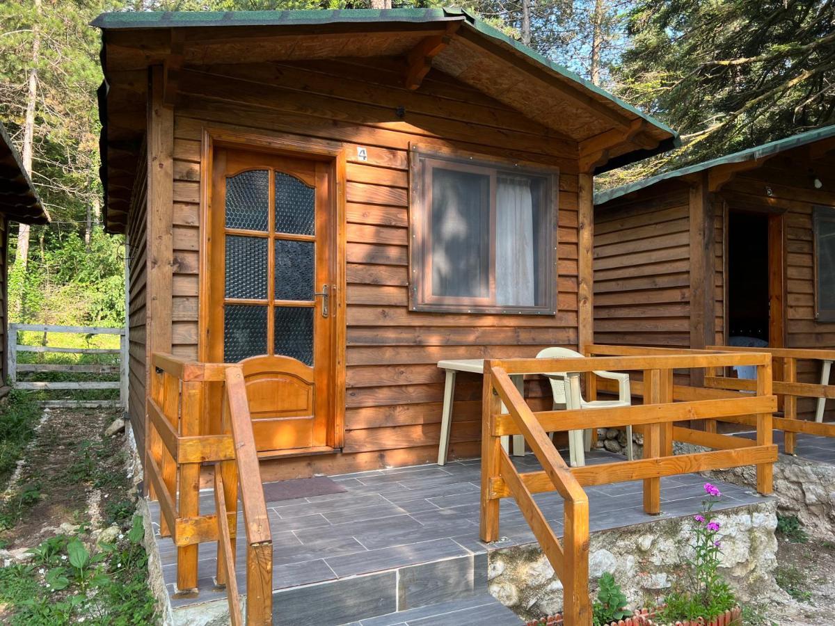 Bujtina Uji I Panjes, Log Cabins Dukat Eksteriør billede