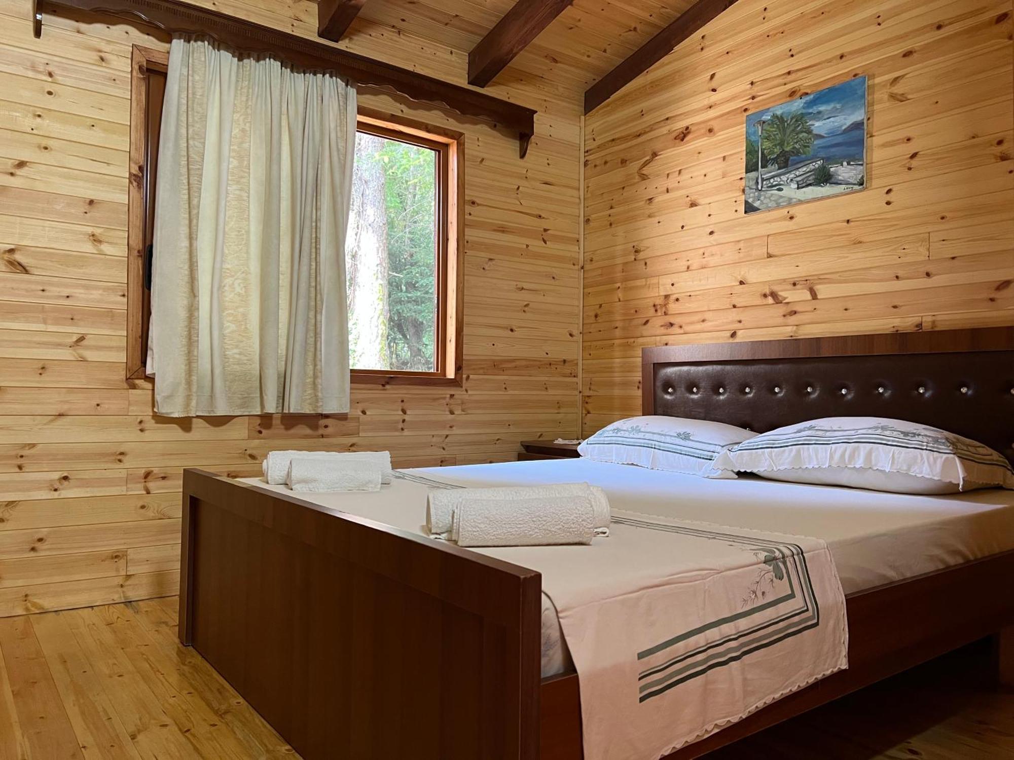 Bujtina Uji I Panjes, Log Cabins Dukat Eksteriør billede