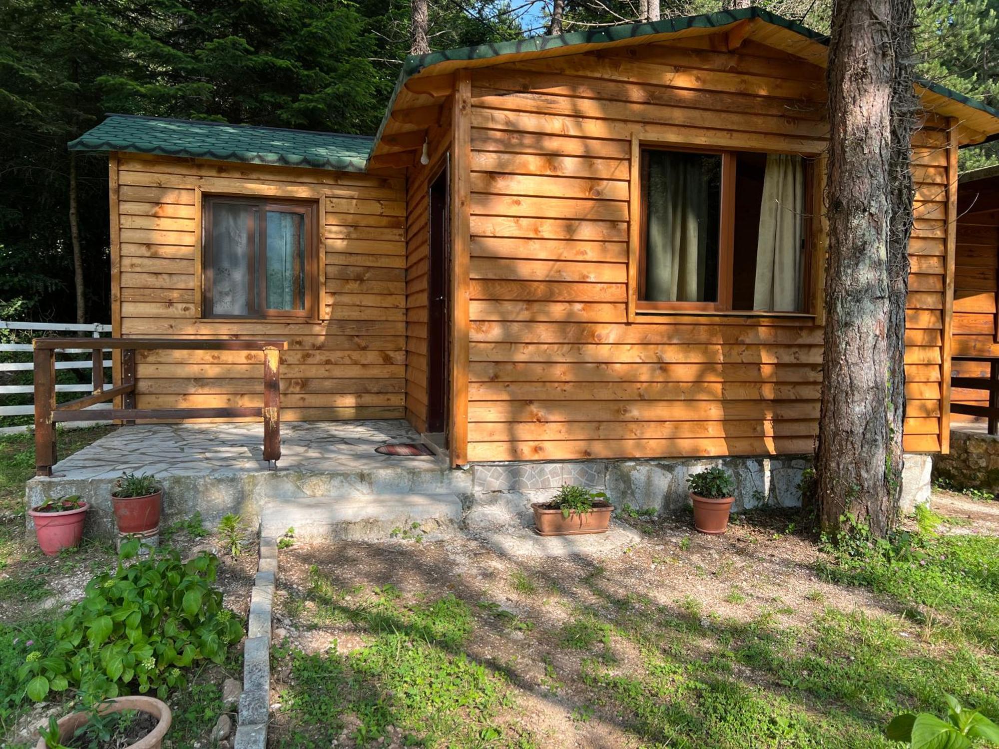 Bujtina Uji I Panjes, Log Cabins Dukat Eksteriør billede