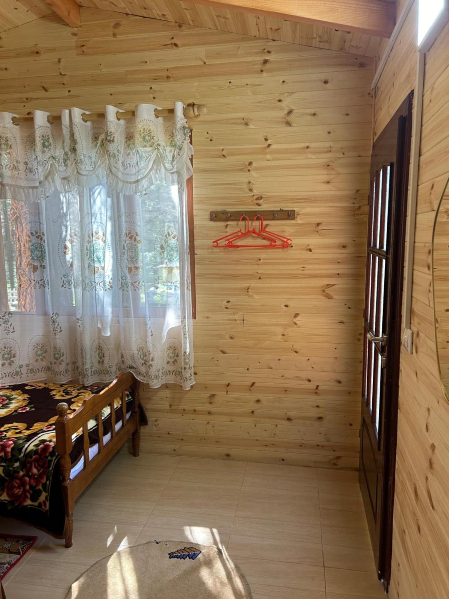 Bujtina Uji I Panjes, Log Cabins Dukat Eksteriør billede