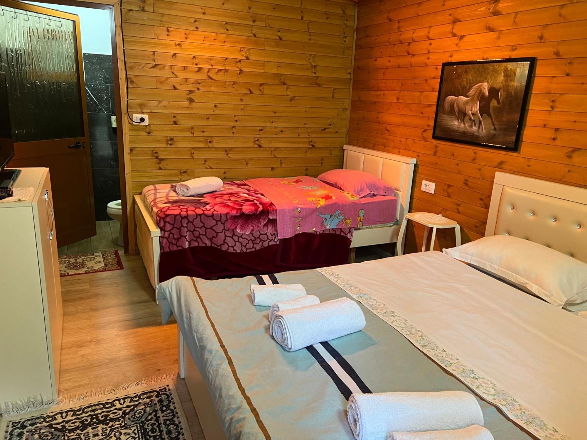 Bujtina Uji I Panjes, Log Cabins Dukat Eksteriør billede