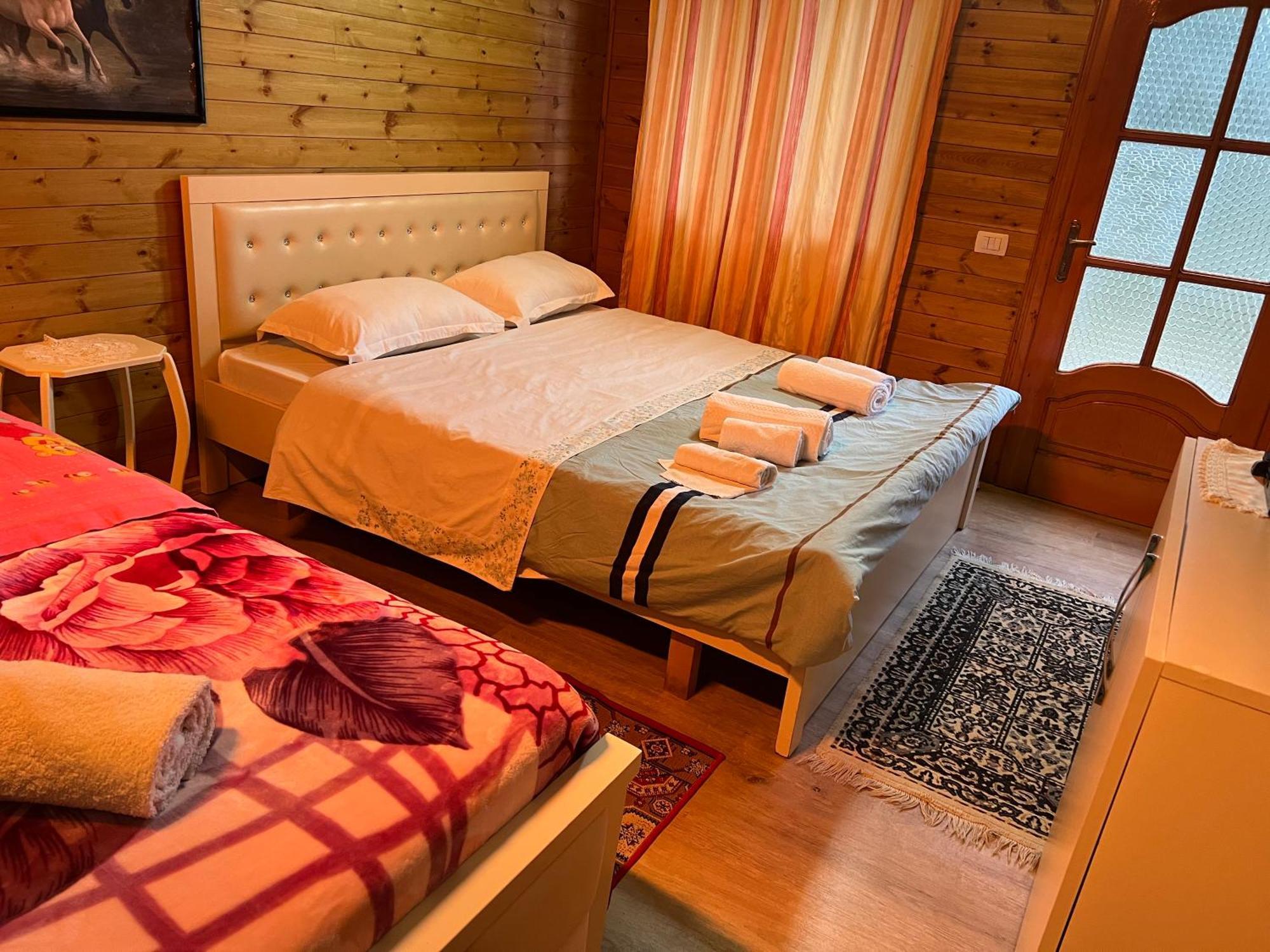 Bujtina Uji I Panjes, Log Cabins Dukat Eksteriør billede