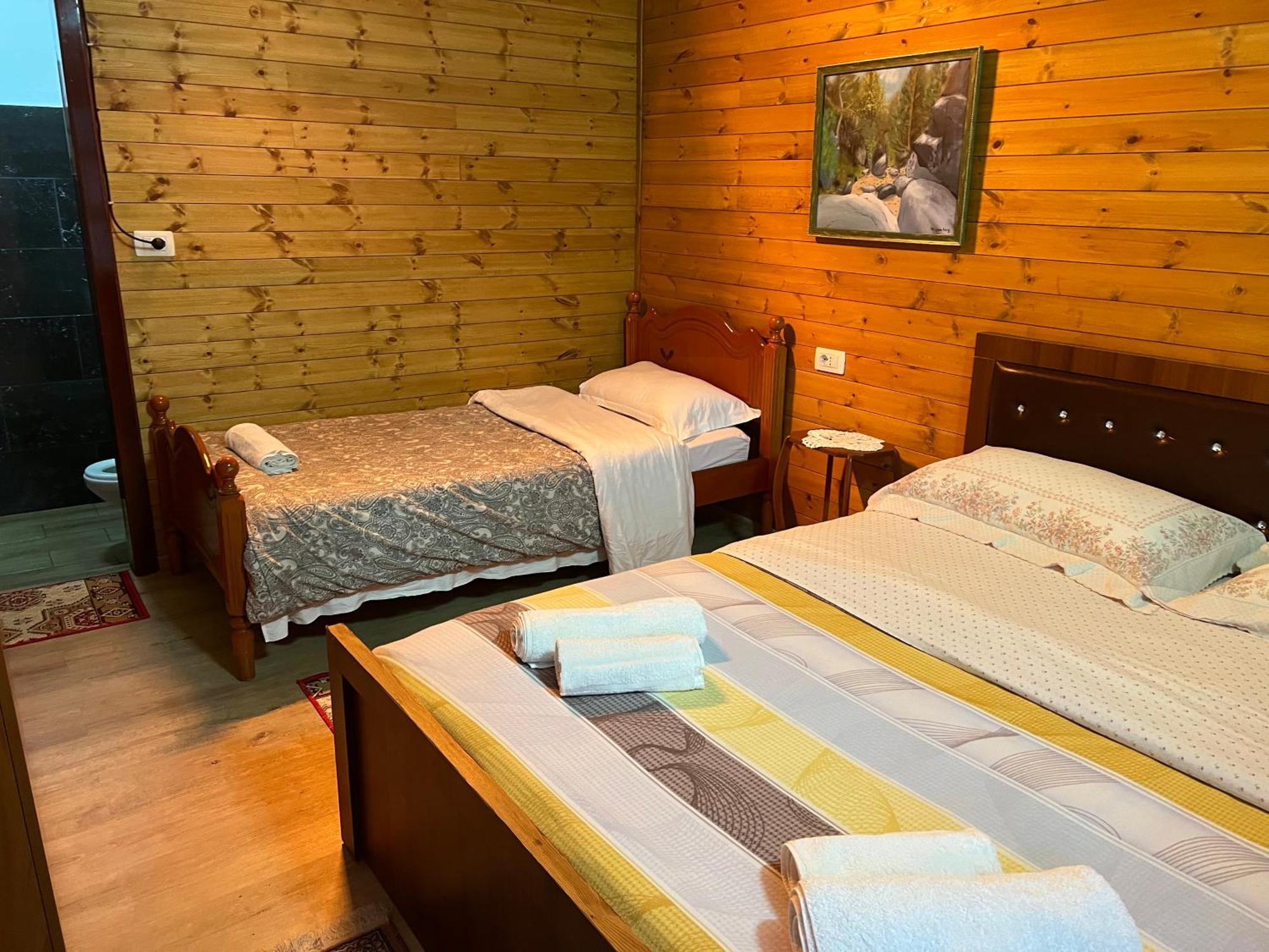 Bujtina Uji I Panjes, Log Cabins Dukat Eksteriør billede